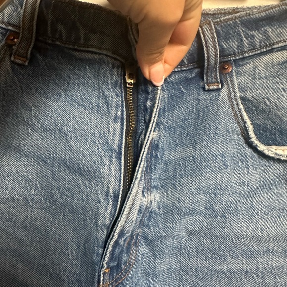 Abercrombie & Fitch Curve Love 90’s Relaxed Cutoff Shorts in High Rise - 32 - Picture 3 of 4